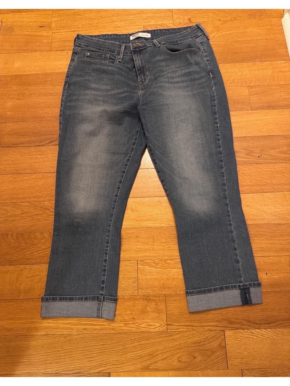 Levi mid rise capri rolled edge jeans